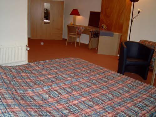Lucy'S Inn Eesergroen Dış mekan fotoğraf
