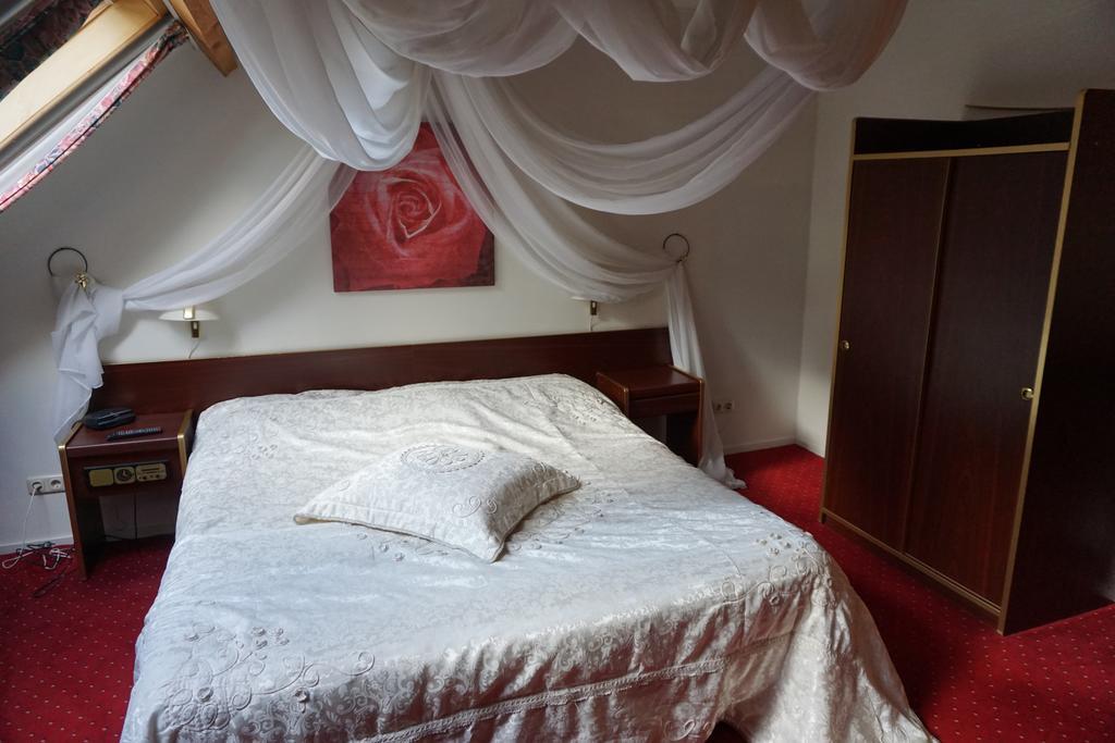 Lucy'S Inn Eesergroen Dış mekan fotoğraf