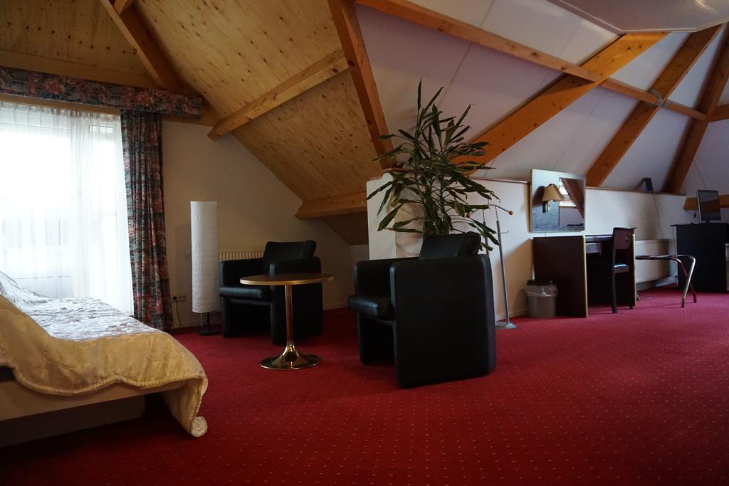Lucy'S Inn Eesergroen Dış mekan fotoğraf