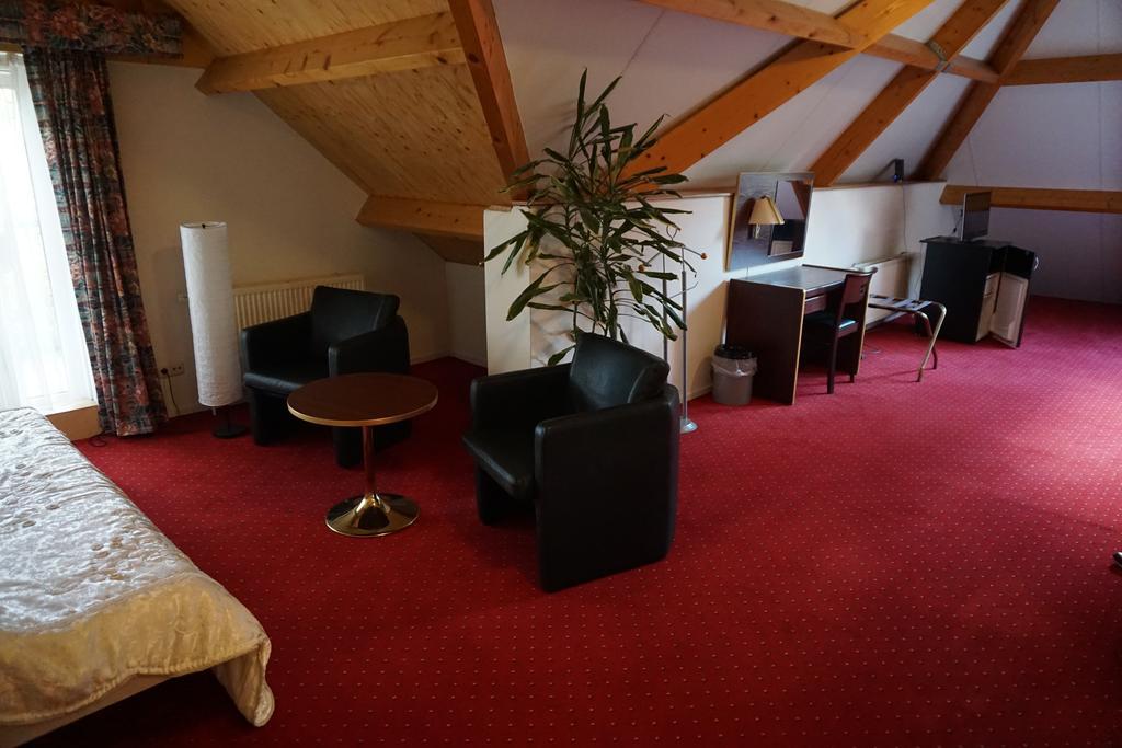 Lucy'S Inn Eesergroen Dış mekan fotoğraf