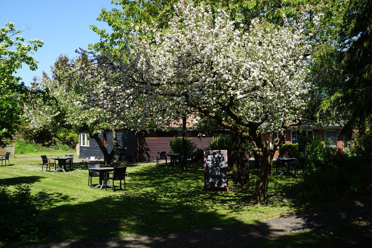 Lucy'S Inn Eesergroen Dış mekan fotoğraf